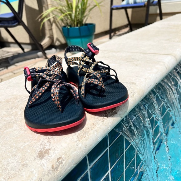 Bright, SQEAKY CLEAN, size 9 Women’s Chaco Sandals!  Hiking, Biking, Beach Ready - Picture 6 of 8